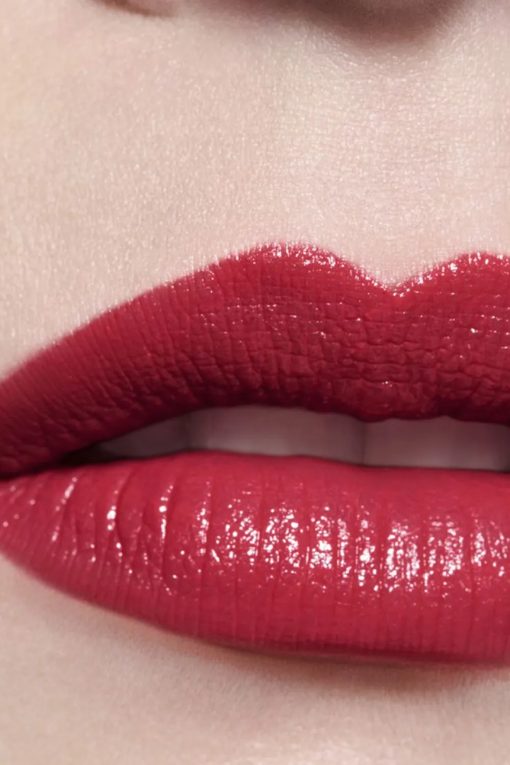 Online FARBINTENSIVER LIPPENSTIFT. KONZENTRIERTE LEUCHTKRAFT UND PFLEGE. REFILLABLE Lippenstifte