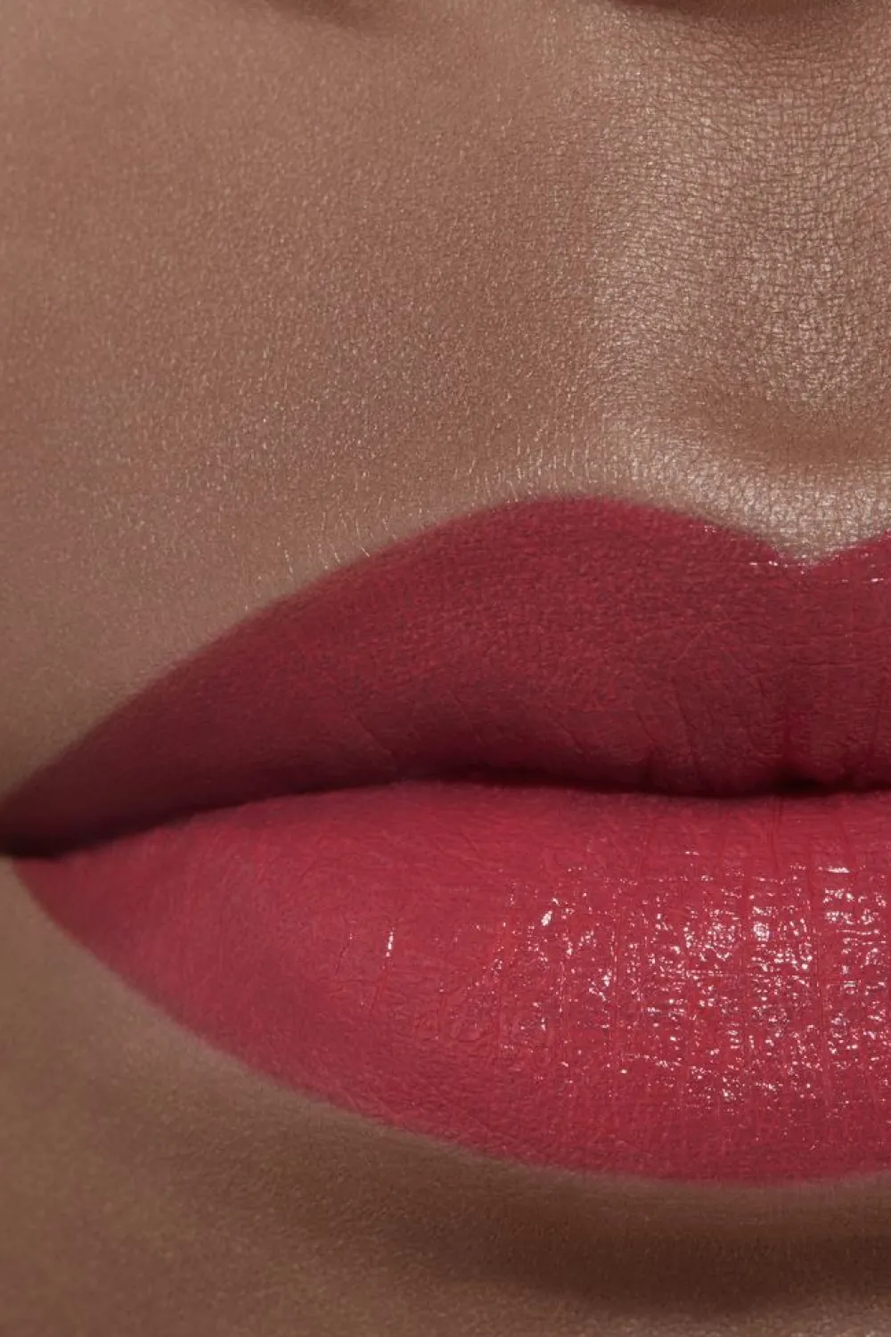 Online FARBINTENSIVER LIPPENSTIFT. KONZENTRIERTE LEUCHTKRAFT UND PFLEGE. REFILLABLE Lippenstifte